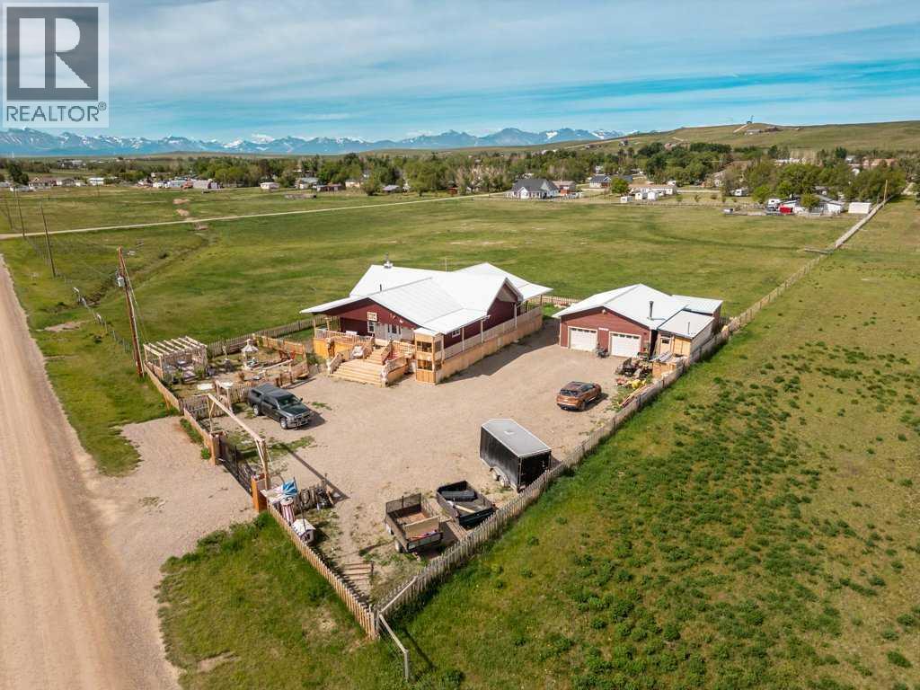 51 N 2 St E, Hill Spring, AB T0L 1E0