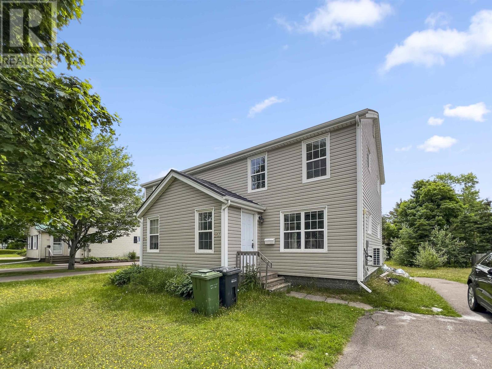 204 Belvedere Ave, Charlottetown, PE C1A 2Z3