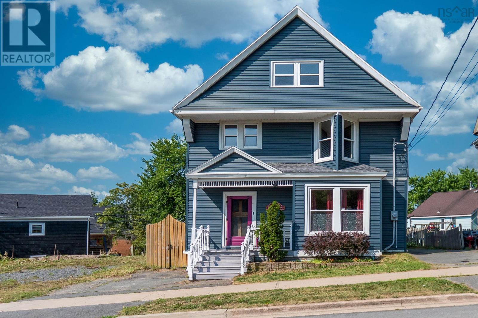 328 King St, Windsor, NS B0N 2T0