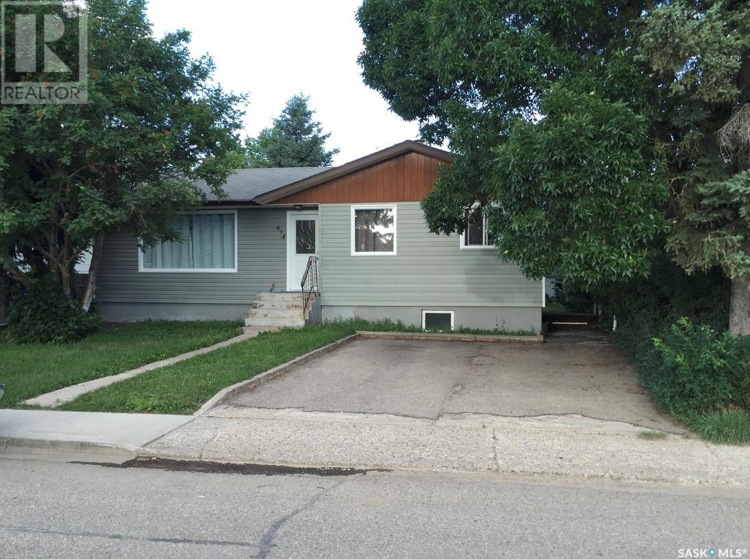 614 Centre St, Meadow Lake, SK S9X 1G1