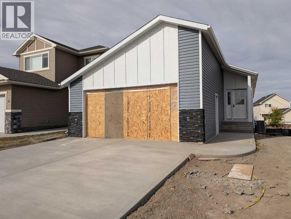 62 Sunwood Cres SW, Medicine Hat, AB T1B 0R5