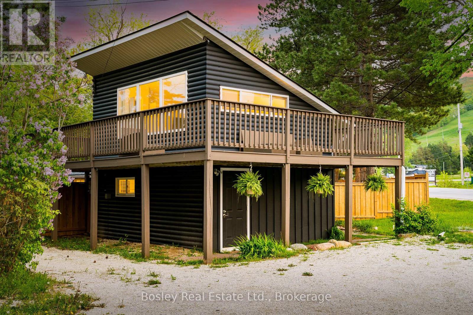 102 Helen St, The Blue Mountains, ON L9Y 0N6