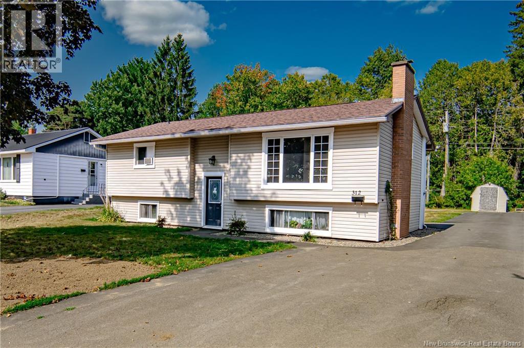 312 Pugh St, Fredericton, NB E3A 1Y6