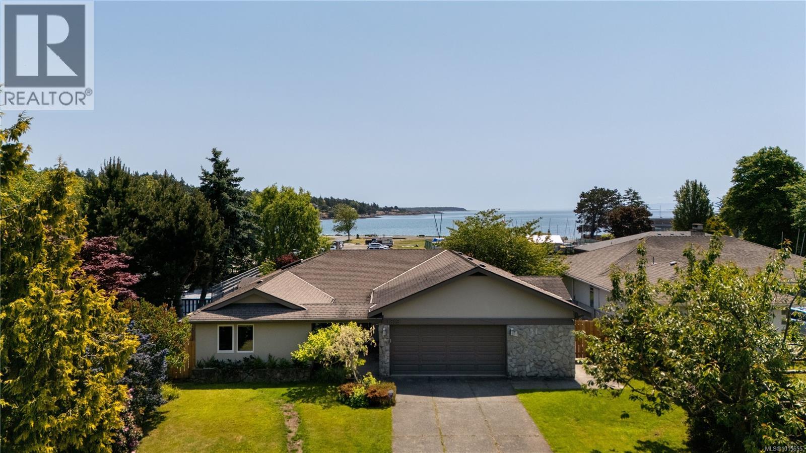 3819 Beachview Pl, Saanich, BC V8P 5N8