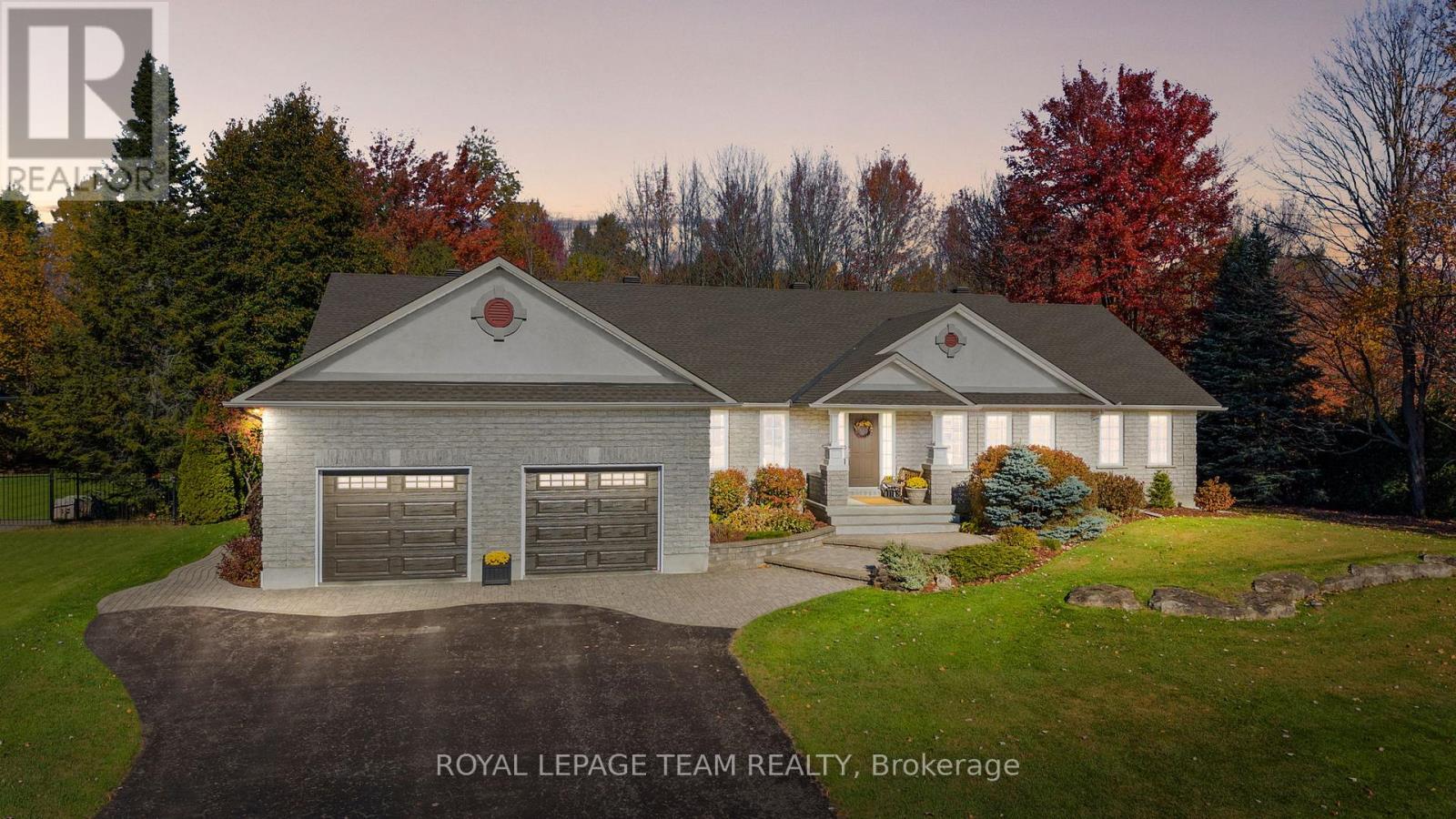6437 Waddion Dr, Ottawa, ON K4P 1E7