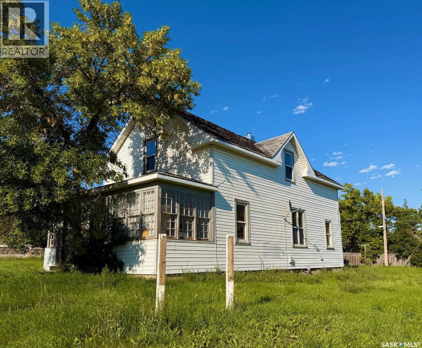 577 Central Ave N, Swift Current, SK S9H 0L8