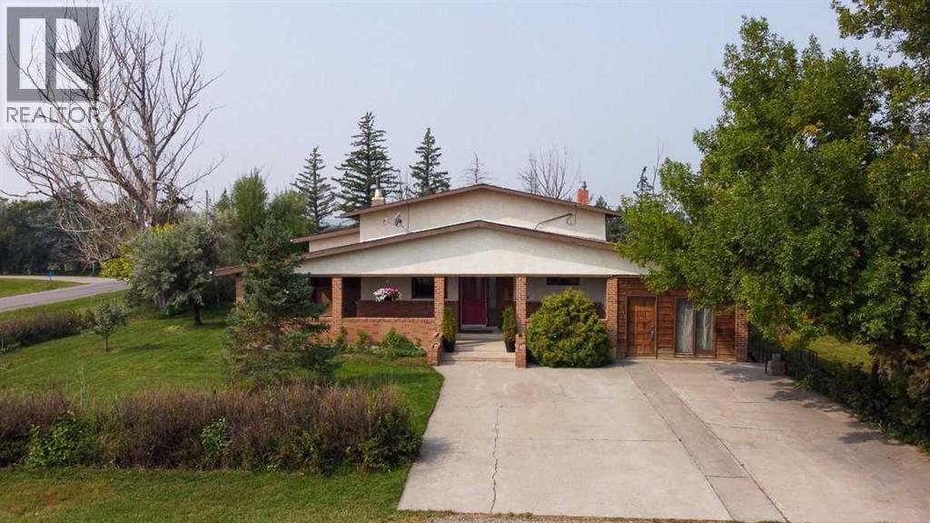 43 First St W, Fort Macleod, AB T0L 0Z0