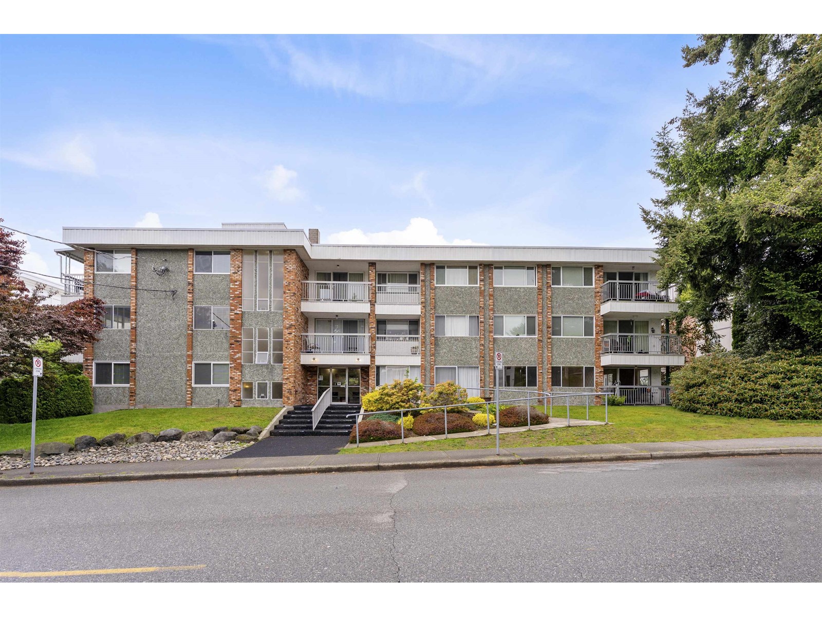 1331 Fir Street Unit 106, White Rock, BC V4B 4B3