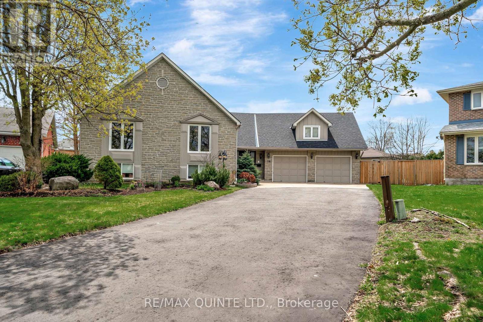 14 Thompson Ct, Belleville, ON K8P 5C3