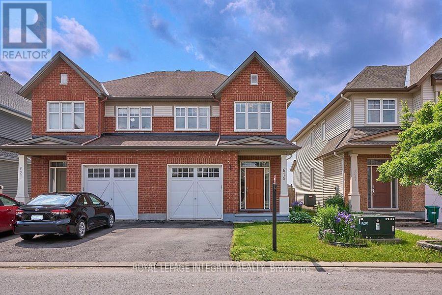 619 Moorpark Ave, Ottawa, ON K2M 0B6