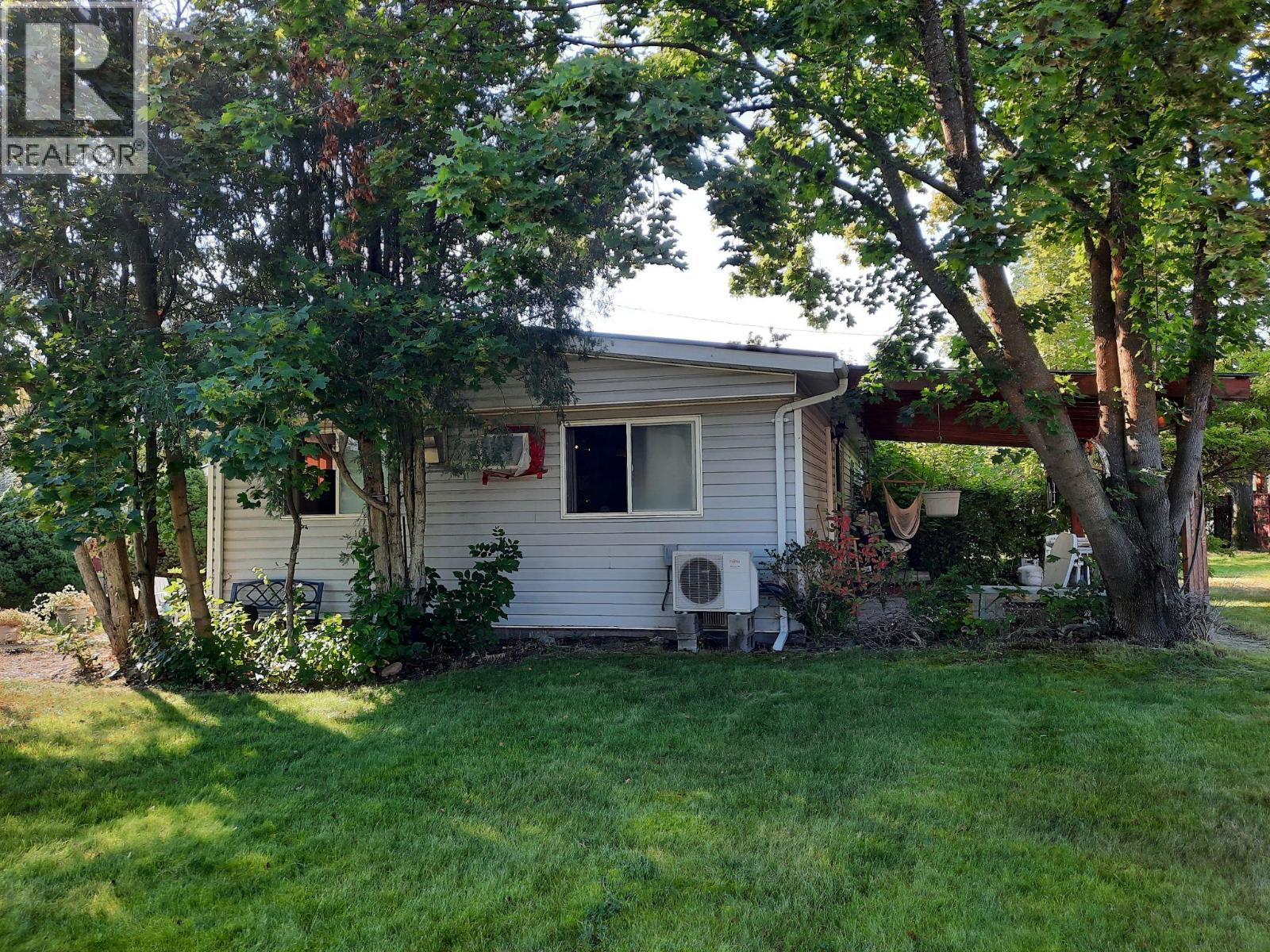 4300 Victoria Ave E, Grand Forks, BC V0H 1H5