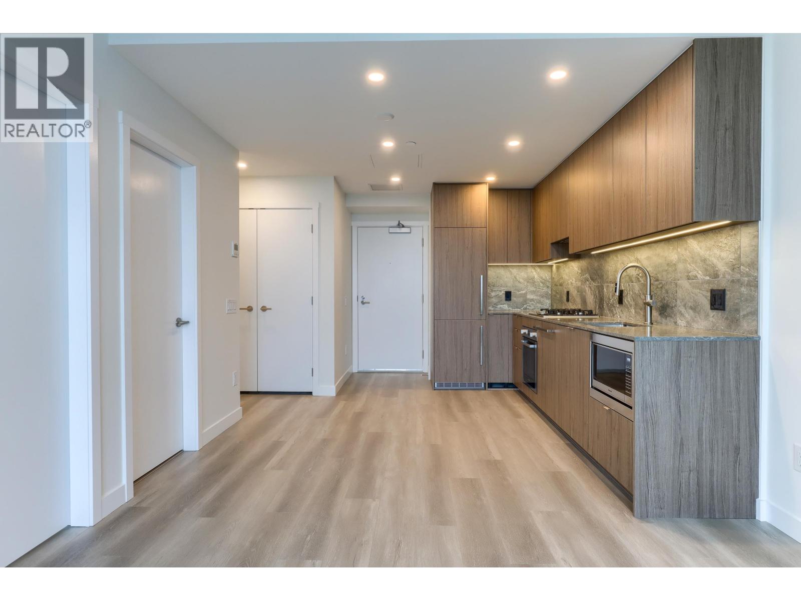 626 Claremont Street Unit 2004, Coquitlam, BC V3J 0T1