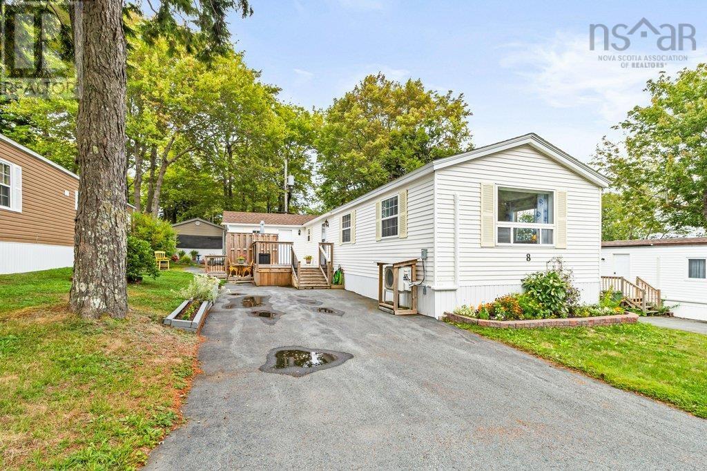 8 Fourth St, Lucasville, NS B4B 1R1