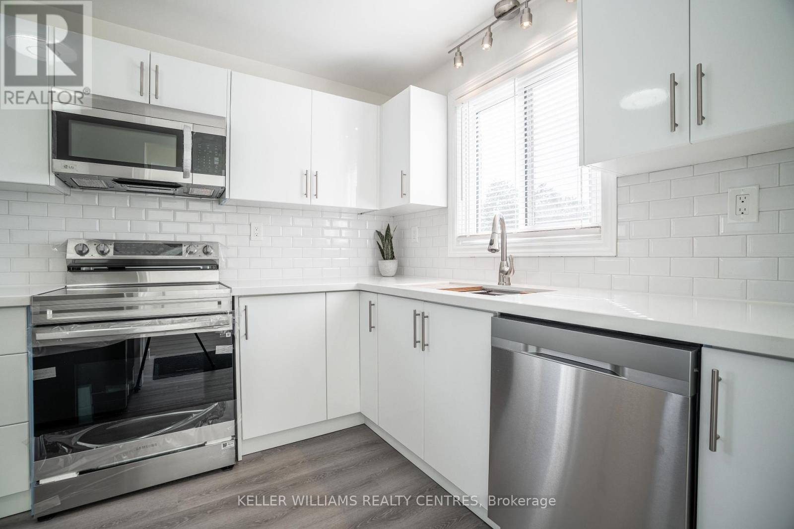 6131 Valley Way, Niagara Falls, ON L2E 1X9