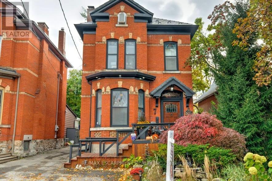 7 Homewood Ave, Hamilton, ON L8P 2M1