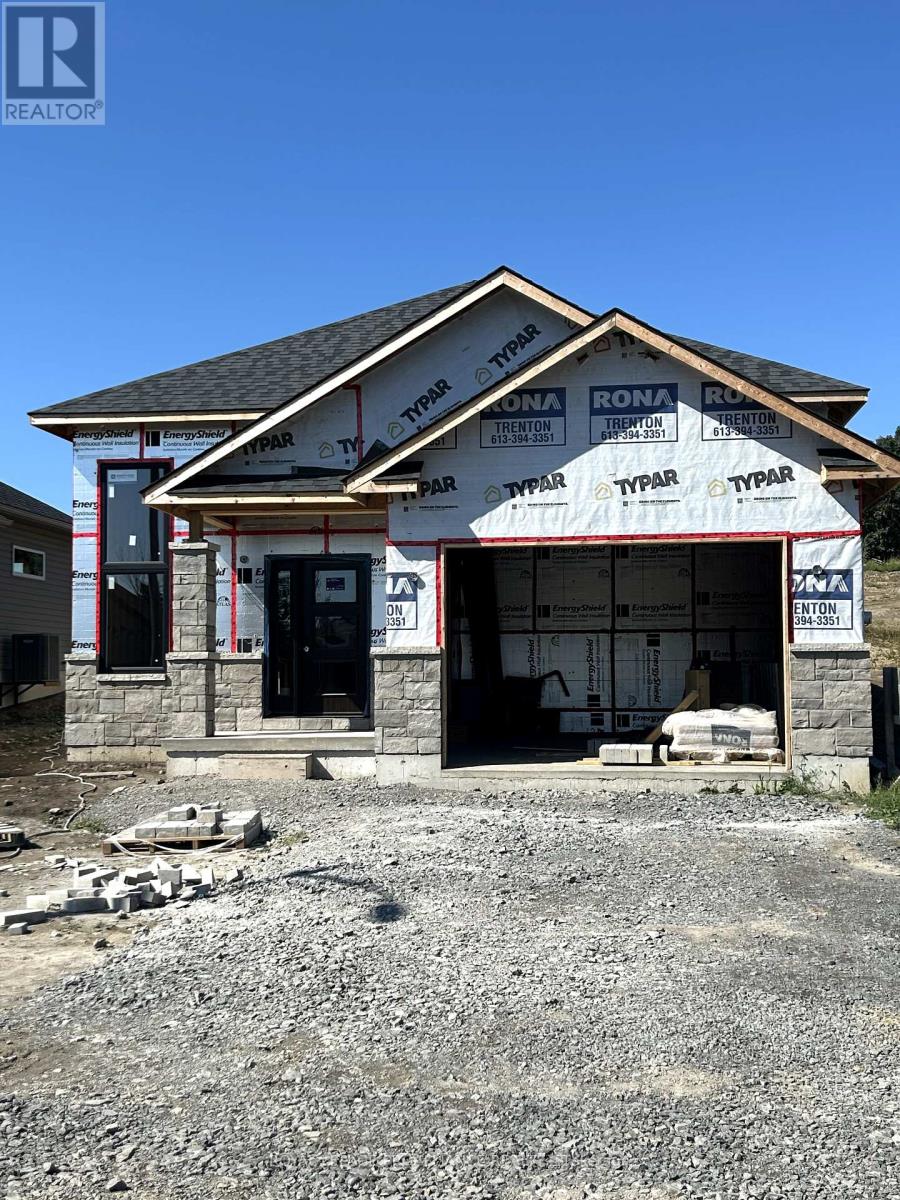 18 Cedarwood St, Quinte West, ON K0K 2C0