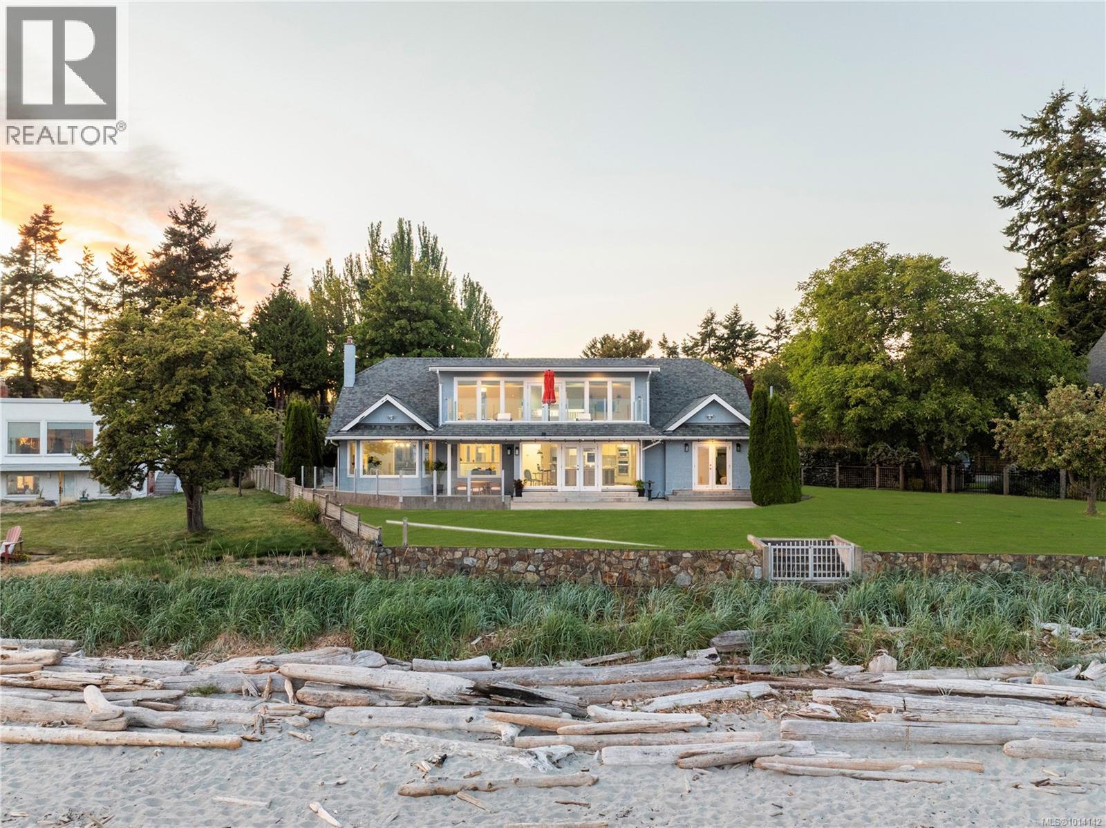 3905 Cadboro Bay Rd #b, Saanich, BC V8N 4G3