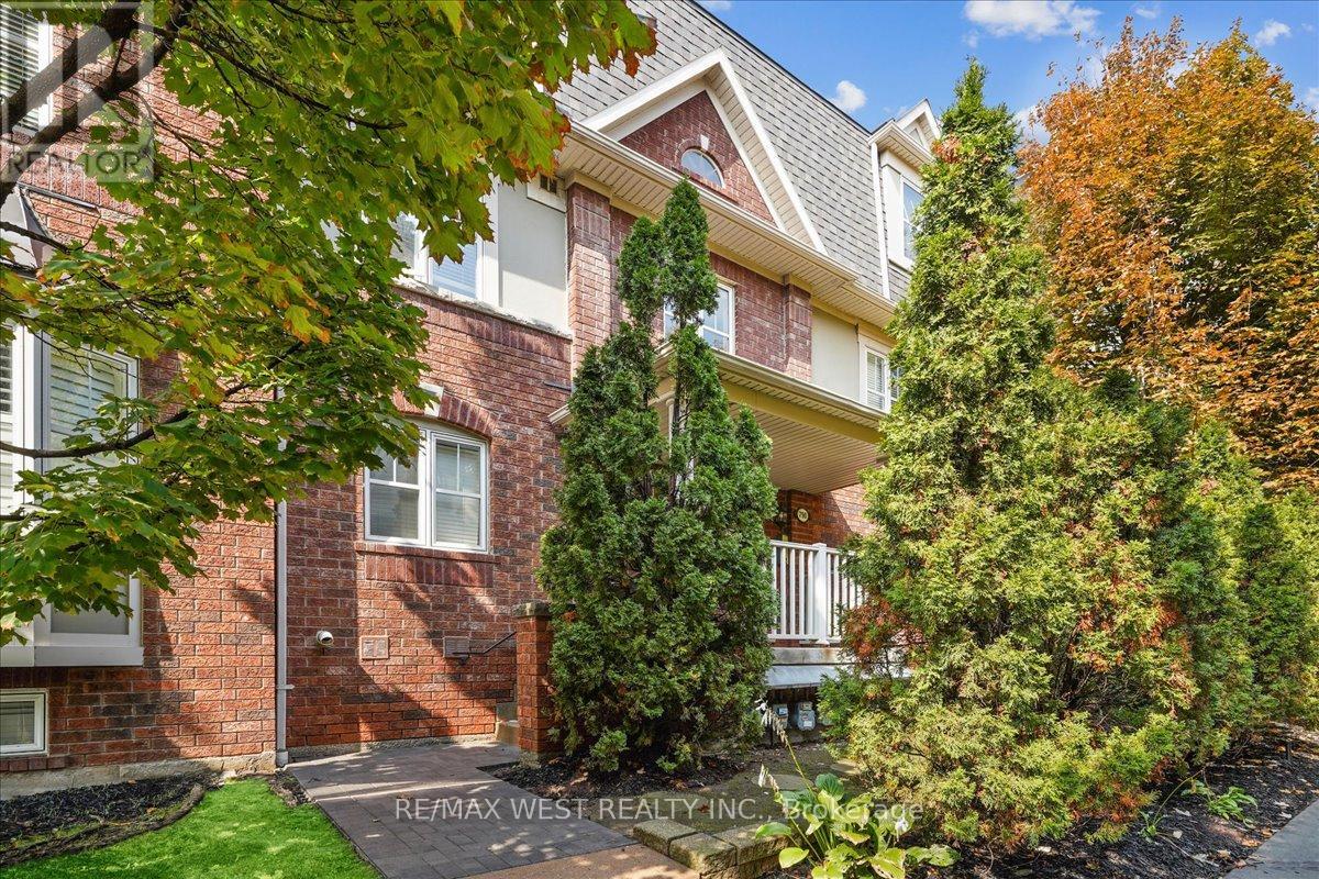 3 790 Neighbourhood Cir, Mississauga, ON L5B 0A6