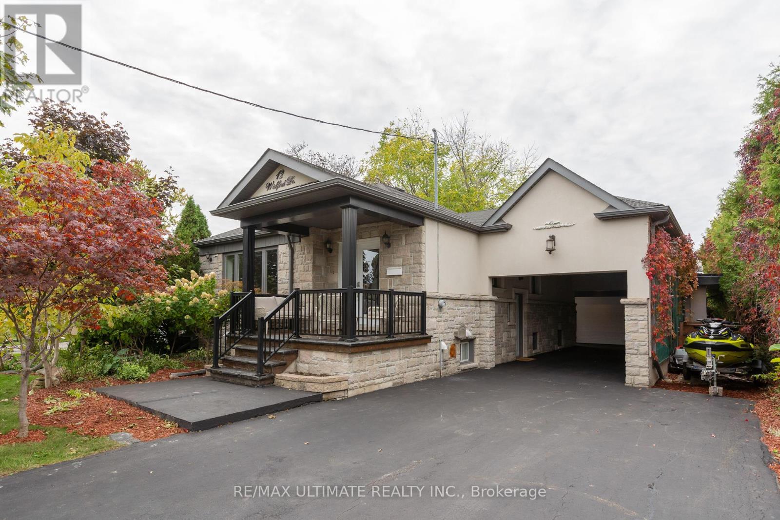 12 Wickford Dr, Toronto Maple Leaf, ON M6L 1K7