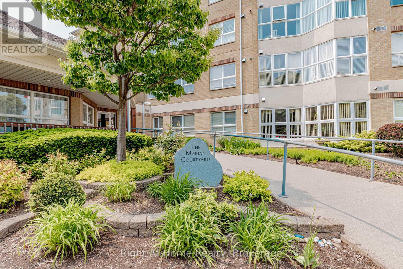 203 137 Martin St, Milton, ON L9T 5H4