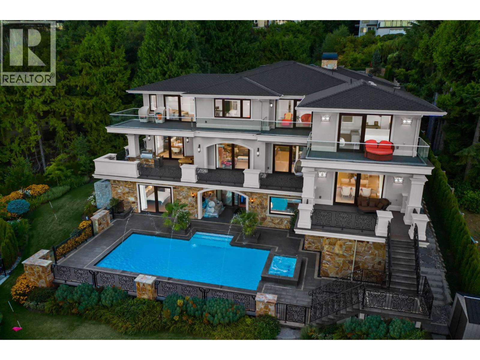 1436 Sandhurst Pl, West Vancouver, BC V7S 2P3