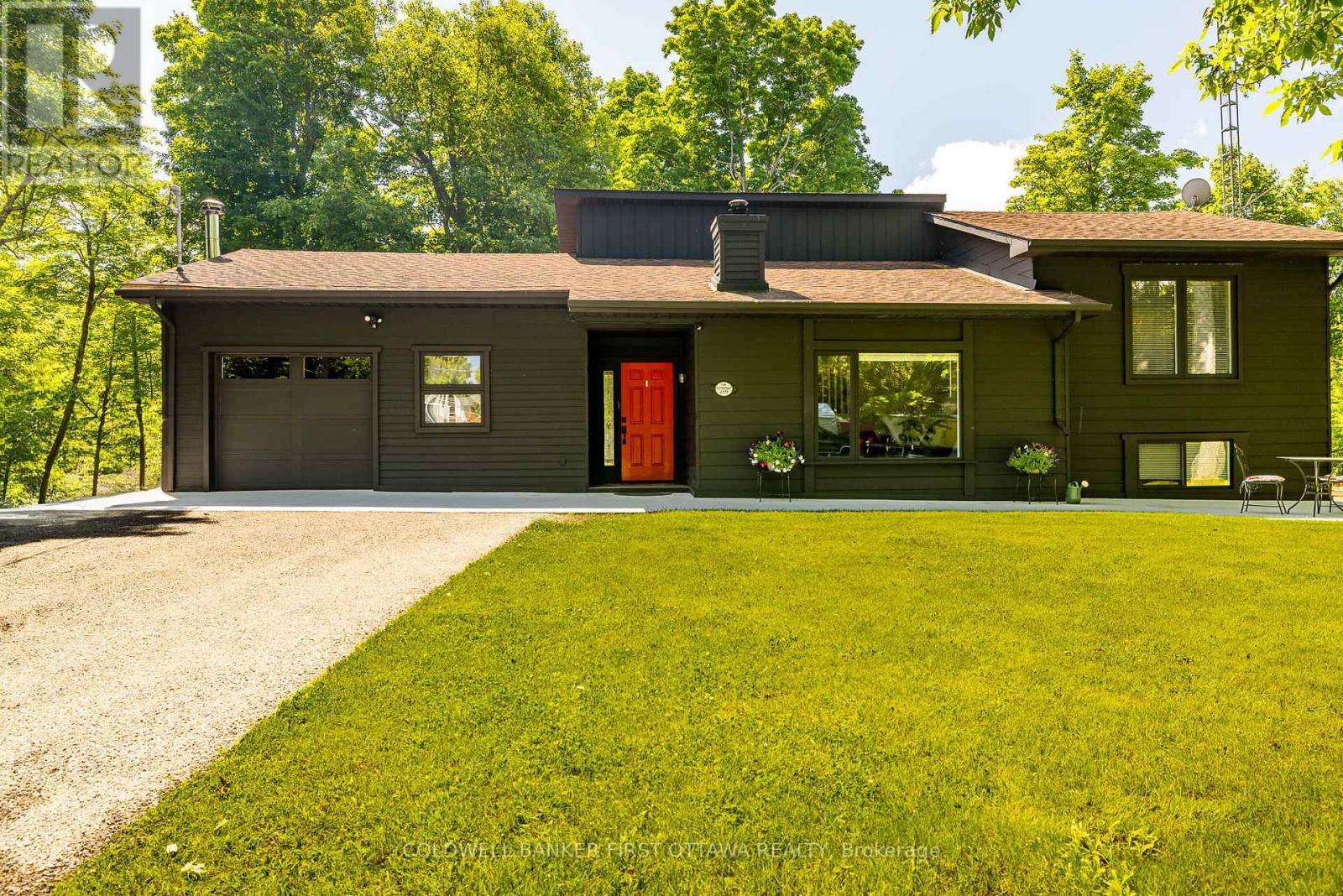 6779 Roger Stevens Dr, Montague, ON K7A 4S6