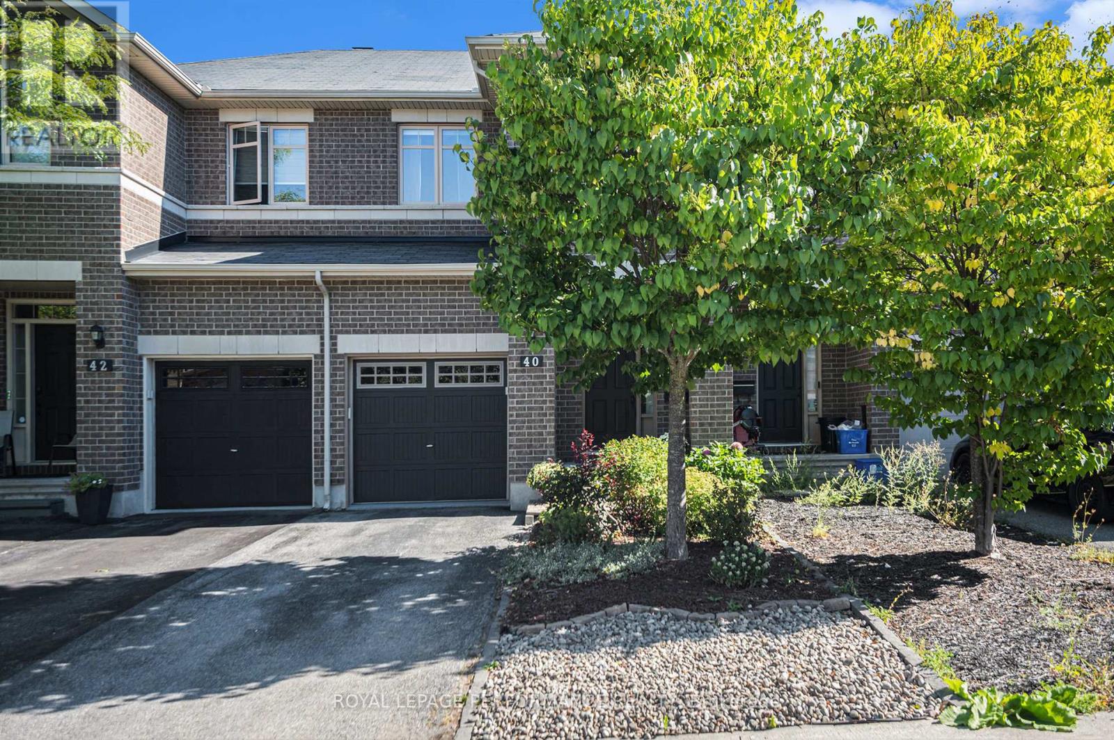 40 Torbec Ave, Ottawa, ON K2T 0B5