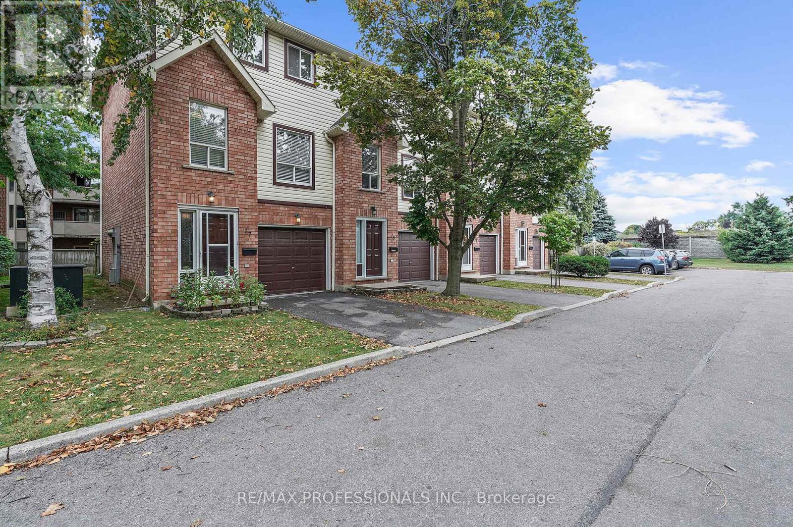 17 384 Limeridge Rd E, Hamilton, ON L9A 2S7