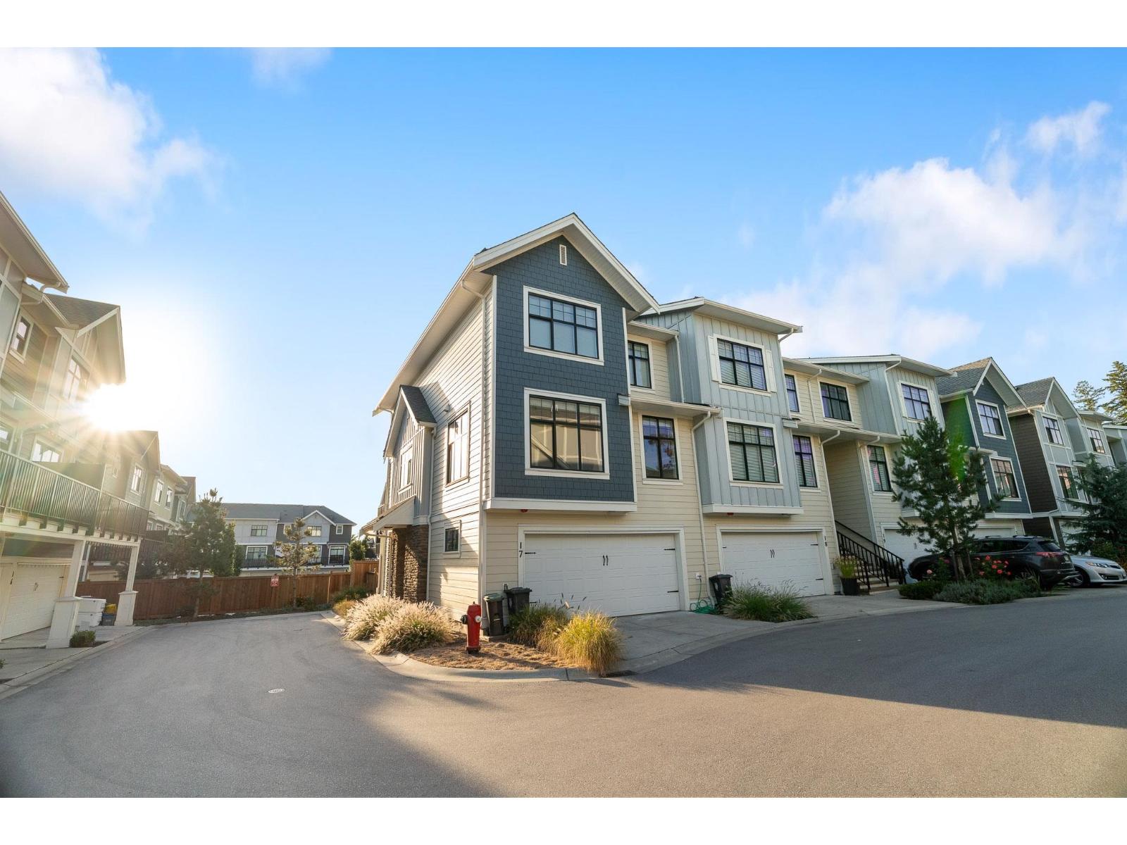 20327 72b Avenue Unit 17, Langley, BC V2Y 4J6