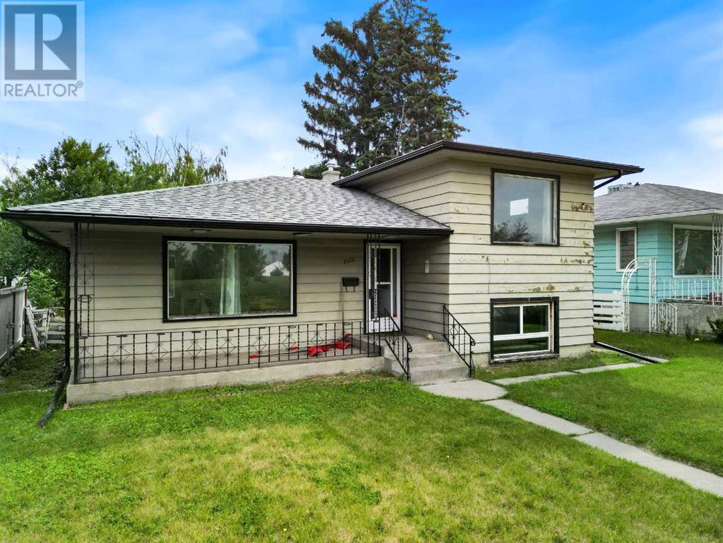 2472 Capitol Hill Cres NW, Calgary, AB T2M 4C2