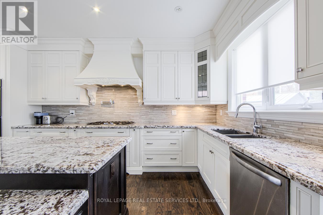 21 Roycrest Ave #a, Toronto, ON M2N 1R1