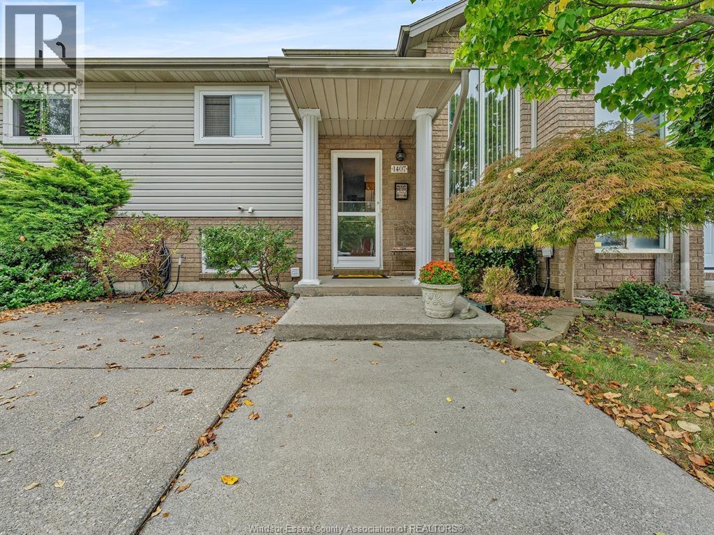 1407 Mickaila Cres, Tecumseh, ON N8N 4Z2