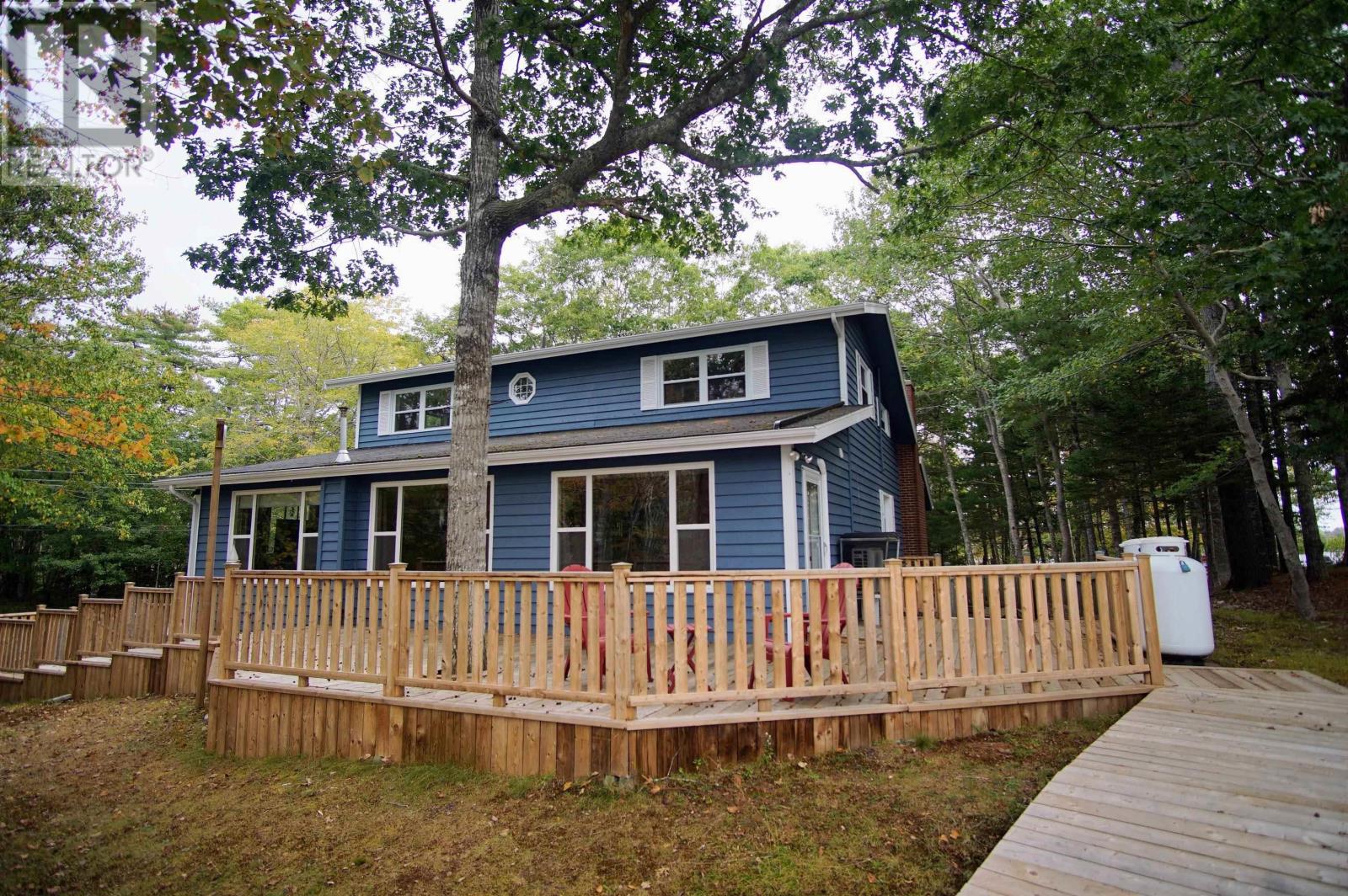 74 Mcgills Point Ln, Shelburne, NS B0T 1W0