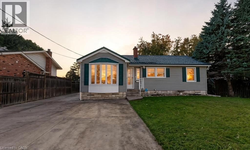 24 Hilda St, Welland, ON L3C 3N2