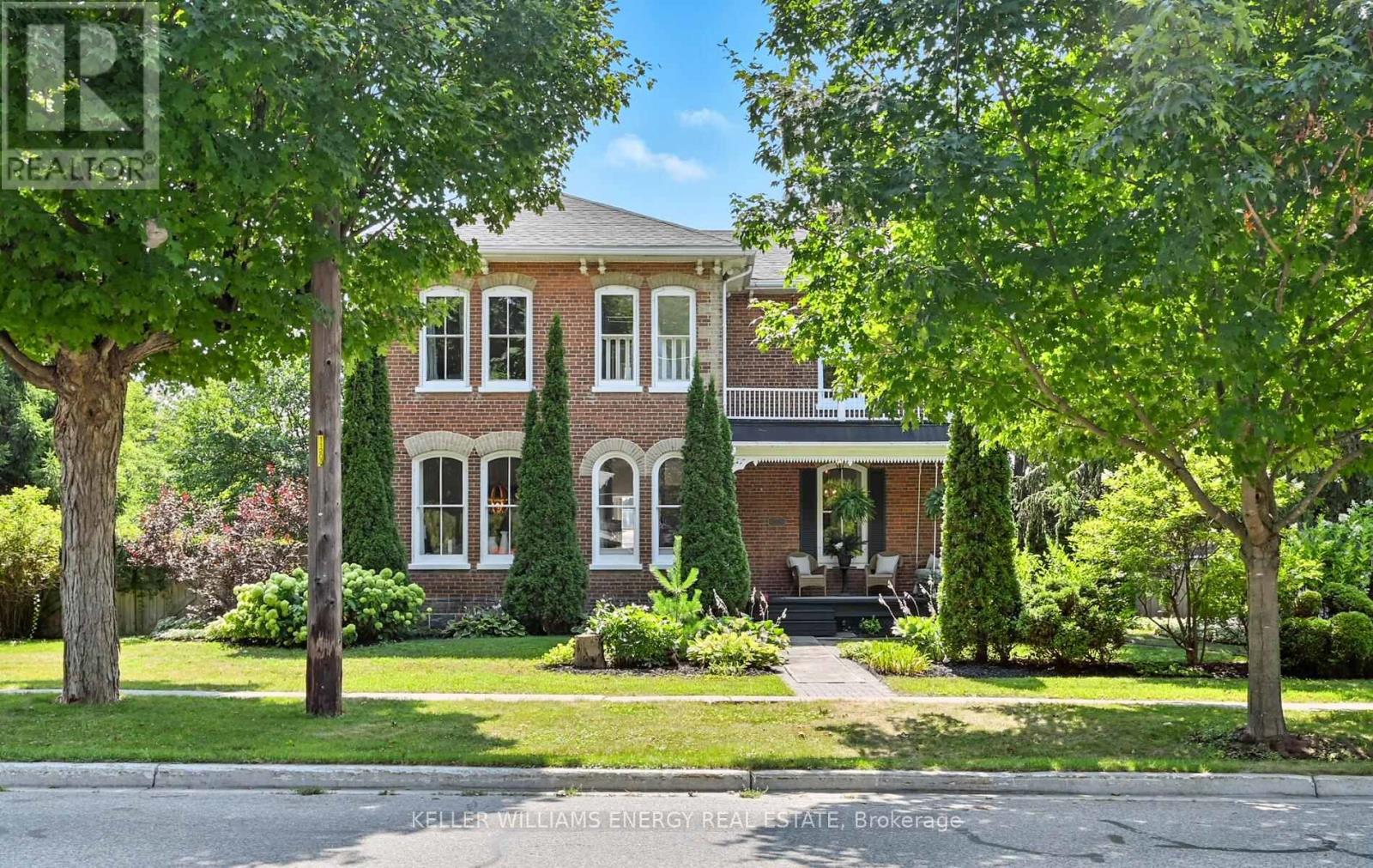 27 Columbus Rd E, Oshawa, ON L1H 0S6