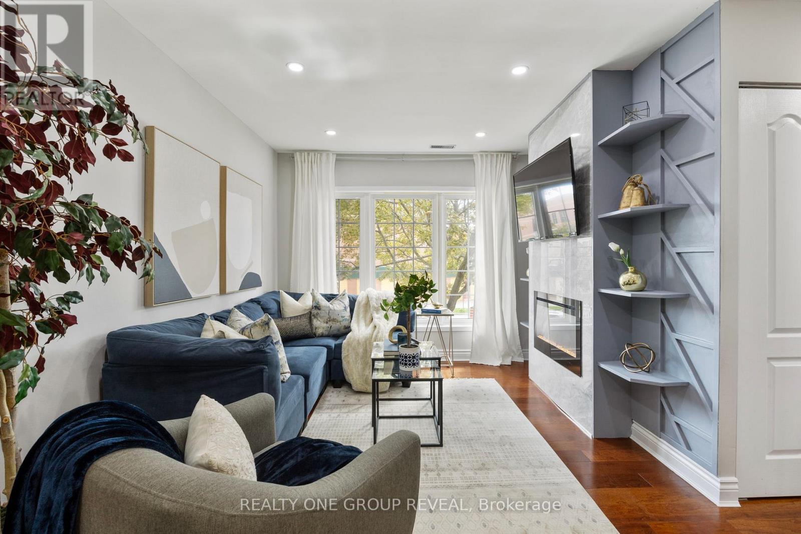 803 1400 The Esplanade Dr N, Pickering, ON L1V 6V2