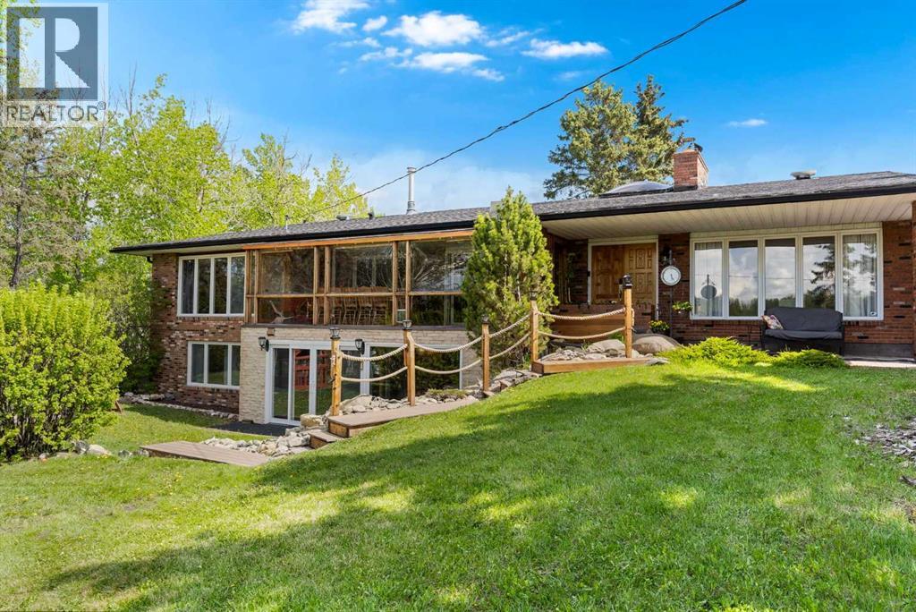 24157 Meadow Dr, Calgary, AB T3R 1A8