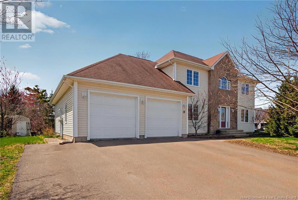 14 Glastonbury Dr, Moncton, NB E1A 8T1