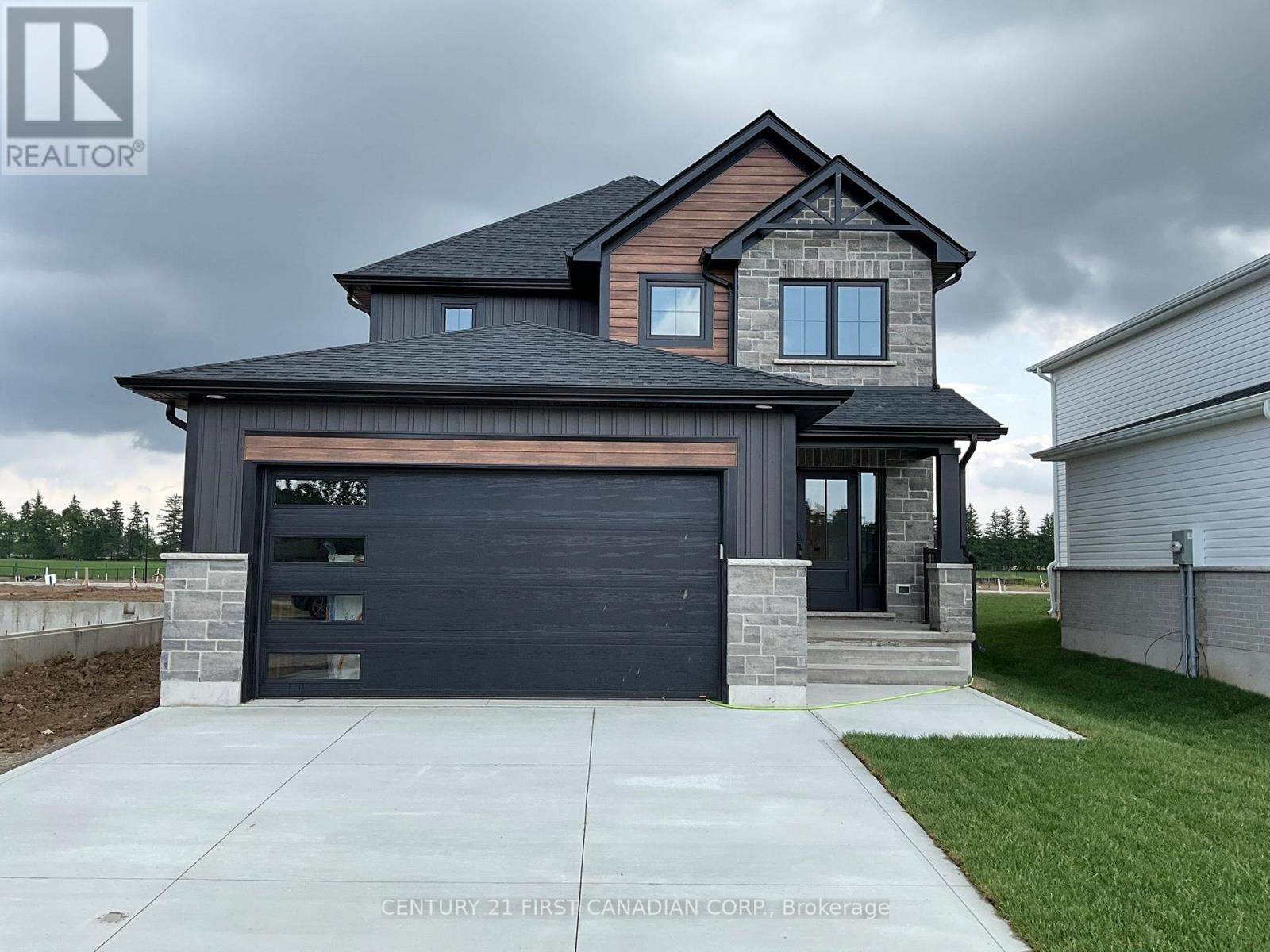 656 Ketter Way, Plympton-Wyoming, ON N0N 1T0