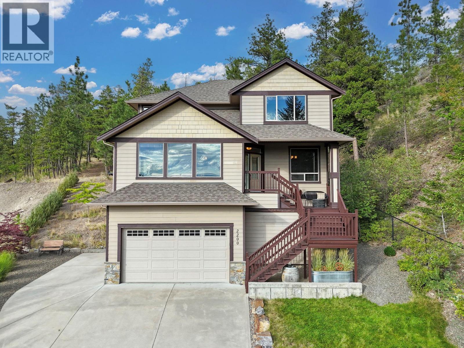 2200 Sunview Dr, West Kelowna, BC V1Z 3X9