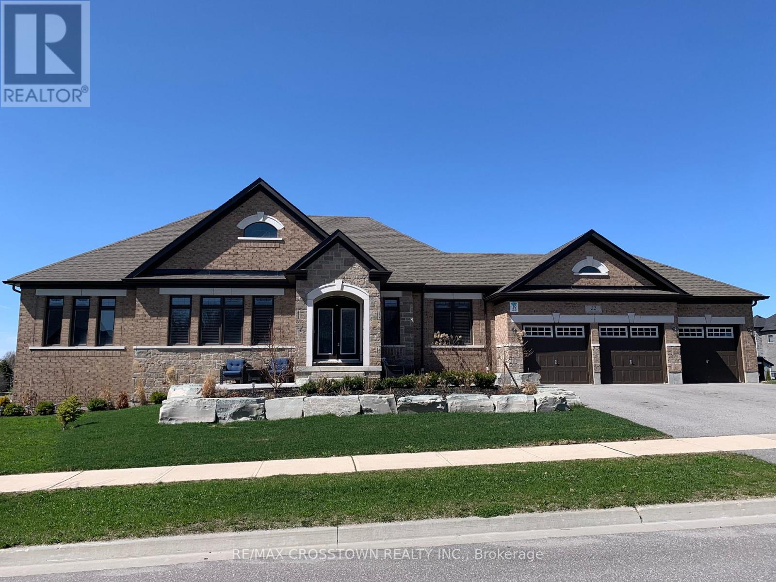 22 Stewart Cres, Essa Thornton, ON L0L 2N0