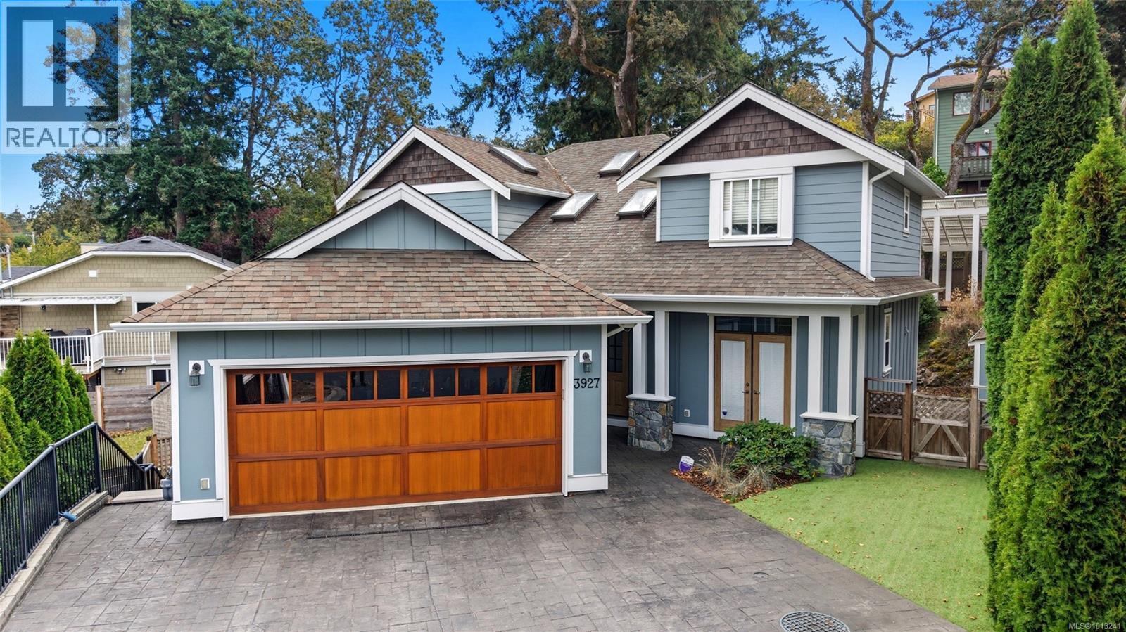 3927 Druce Ln, Saanich, BC V8P 0A2