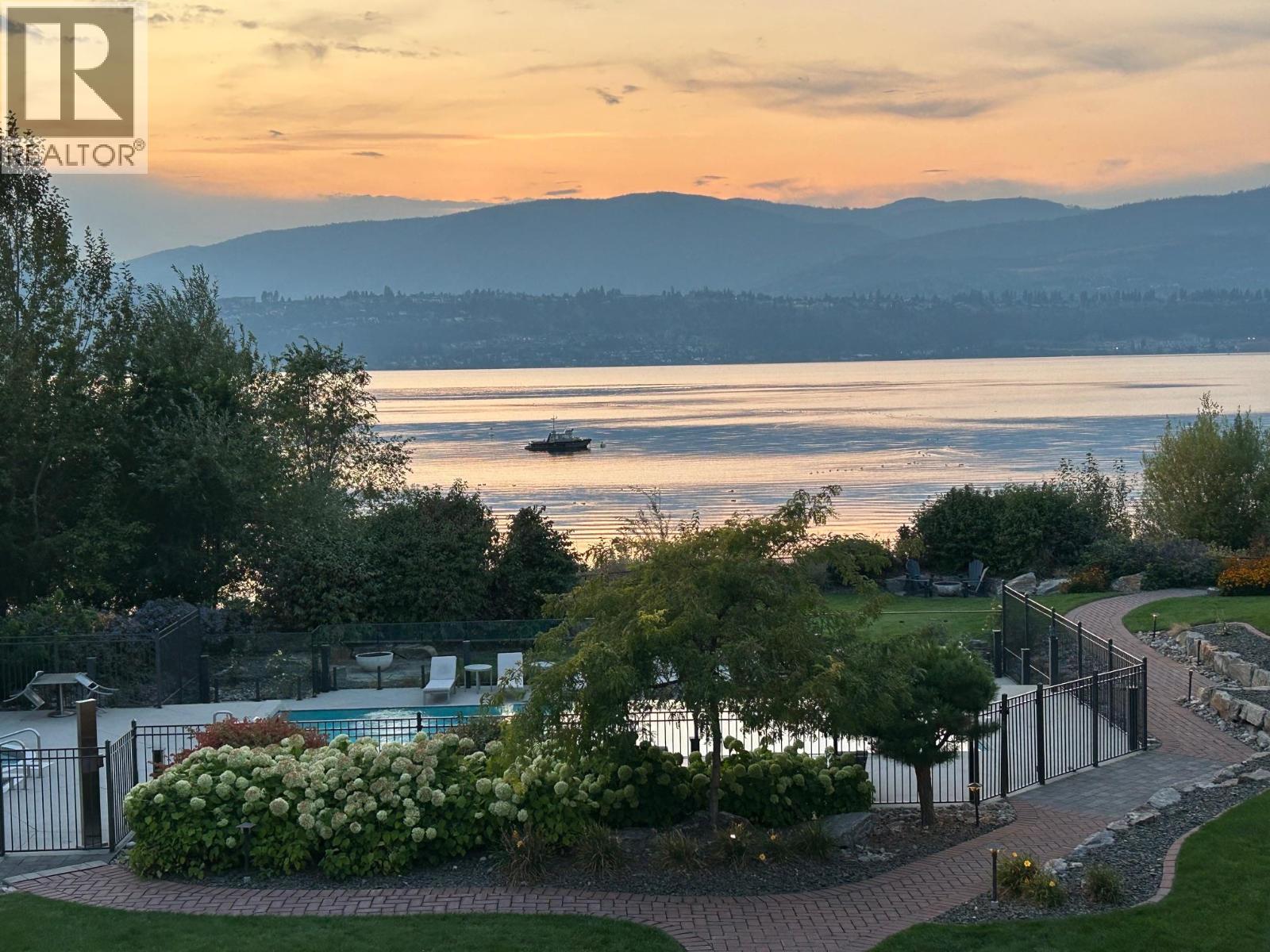 3756 Lakeshore Road Unit 4, Kelowna, BC V1W 3L4