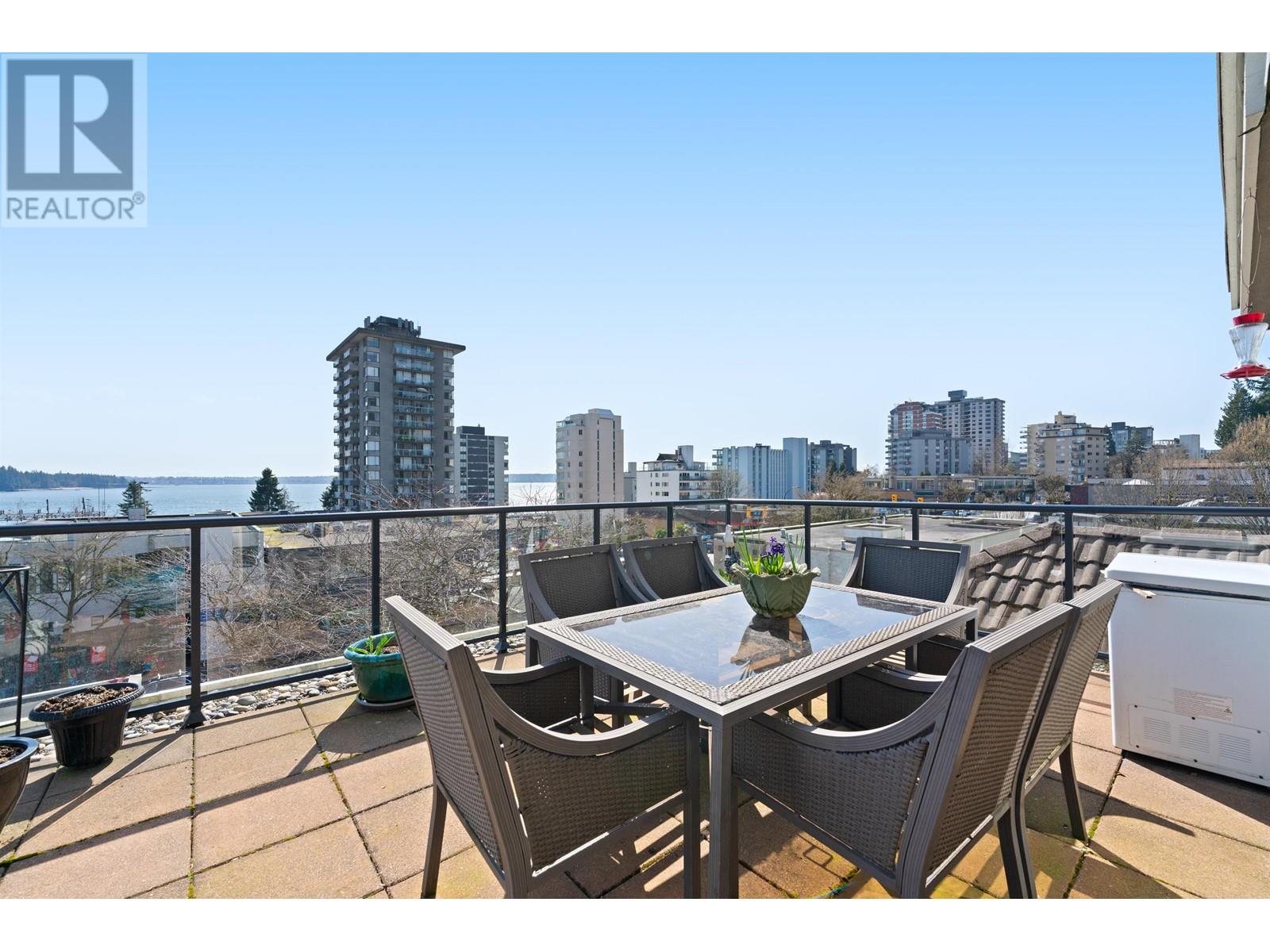1765 Marine Drive Unit 401, West Vancouver, BC V7V 1J5