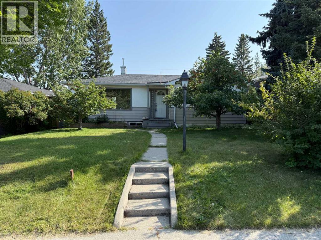 3243 Kenmare Cres SW, Calgary, AB T3E 4R4