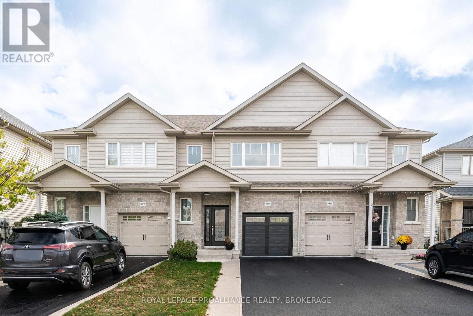 909 Blossom St, Kingston, ON K7P 0N2