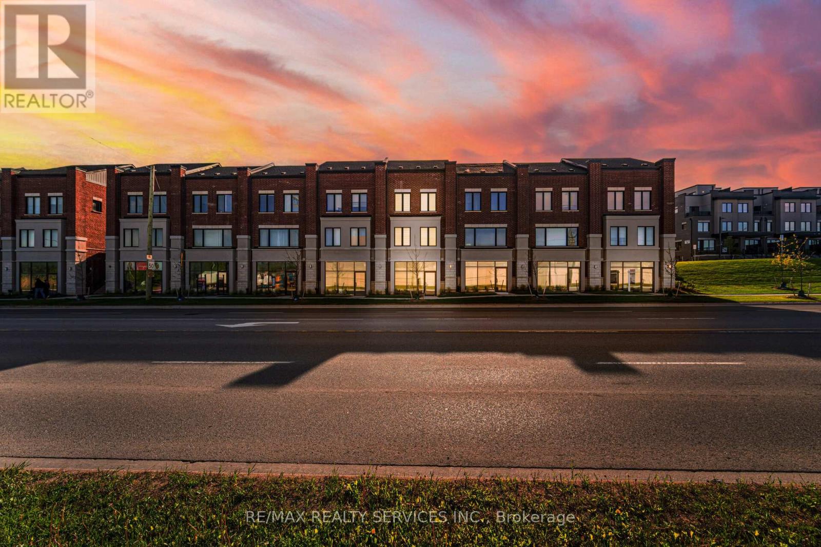 12 220 Dissette St, Bradford West Gwillimbury Bradford, ON L3Z 4M2