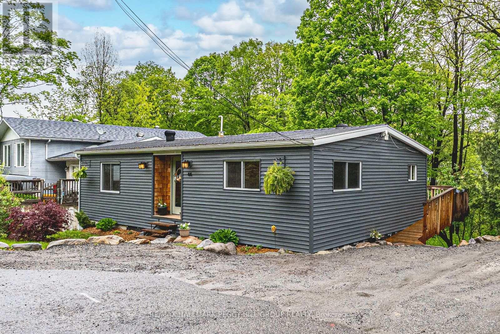 44 Edward St, Bracebridge, ON P1L 1H5