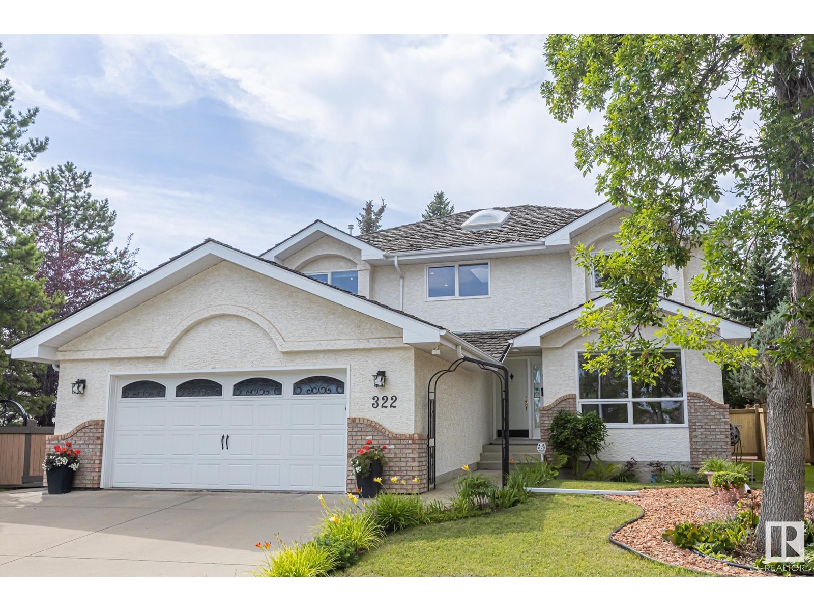 322 Burton Rd NW, Edmonton, AB T6R 2G7