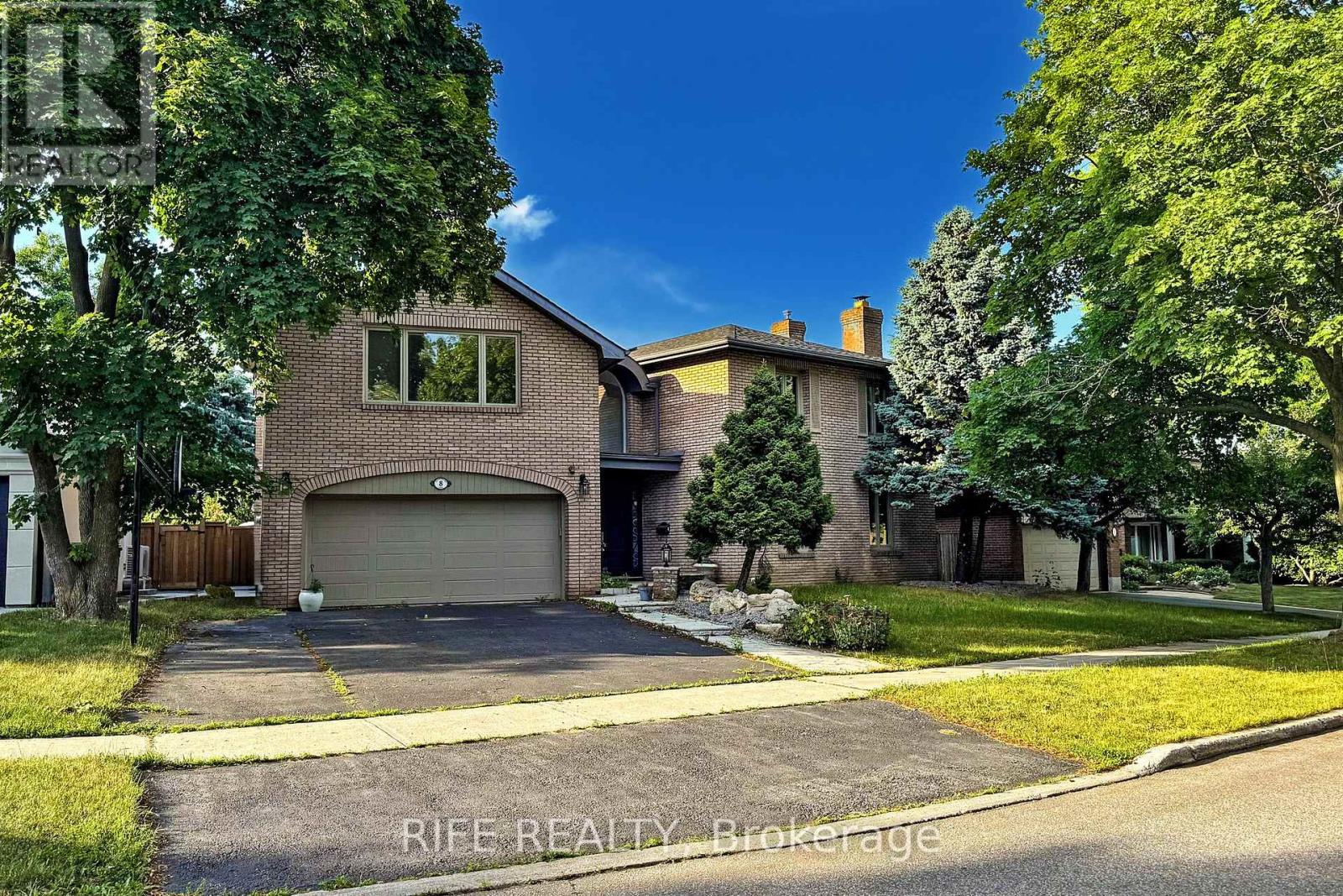 8 Elliotwood Ct, Toronto, ON M2L 2P9